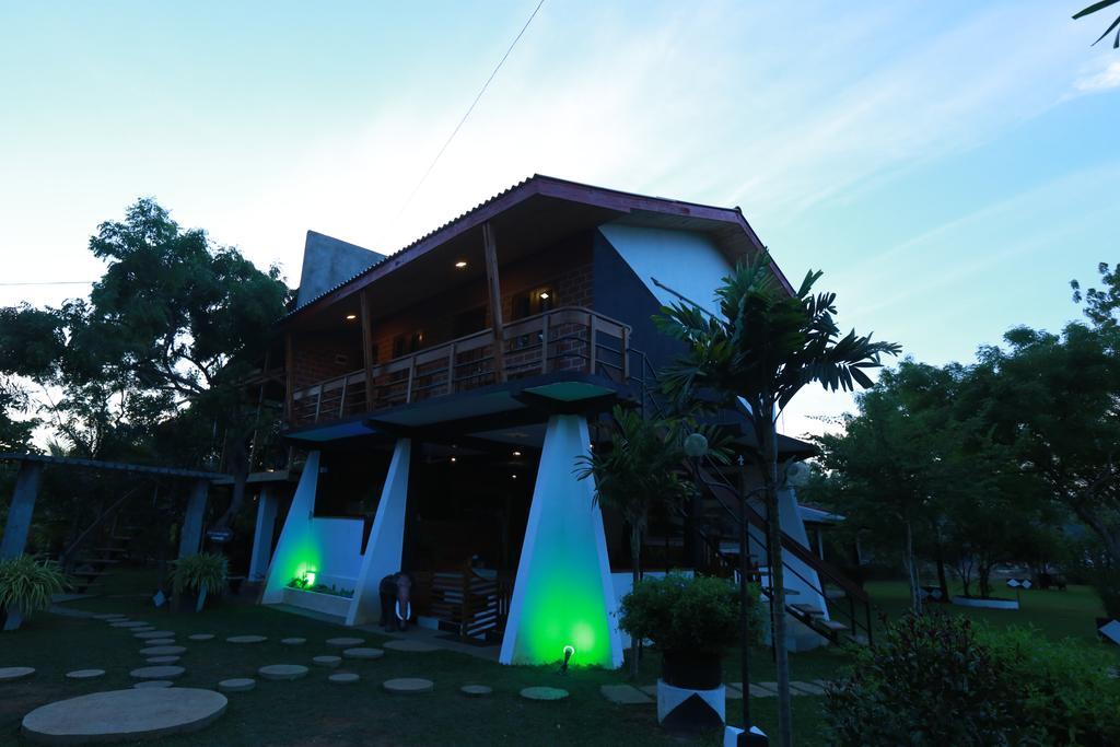 Eco Hotel Black & White - Anuradhapura Мігінтейл Екстер'єр фото