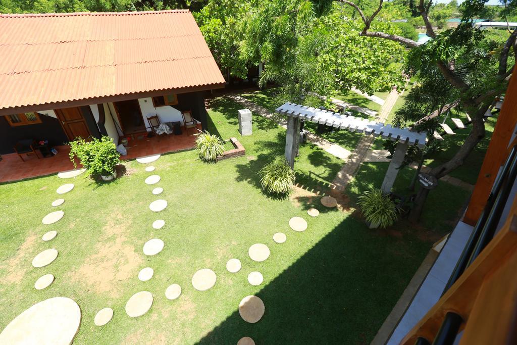 Eco Hotel Black & White - Anuradhapura Мігінтейл Екстер'єр фото