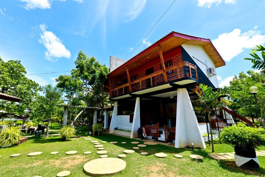 Eco Hotel Black & White - Anuradhapura Мігінтейл Екстер'єр фото